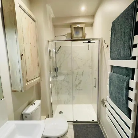 Apartment 30 Arago