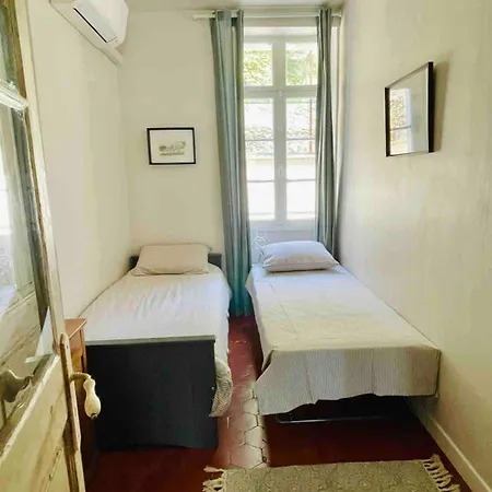 Apartment 30 Arago